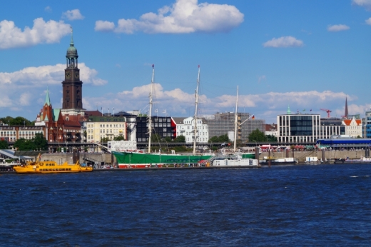 Der Michel mit Schiff Hamburg